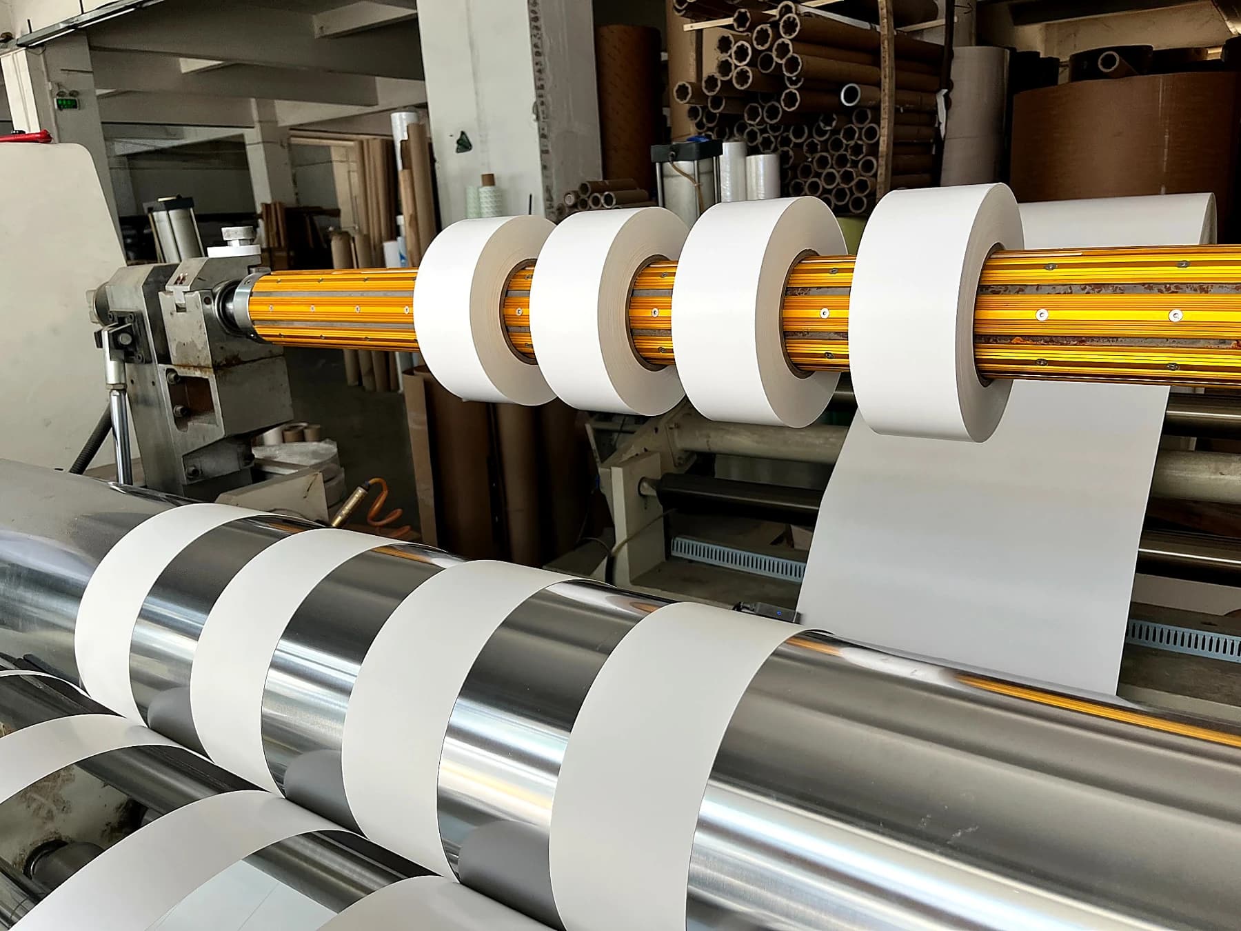 Paper slitting and rewinding into narrower rolls